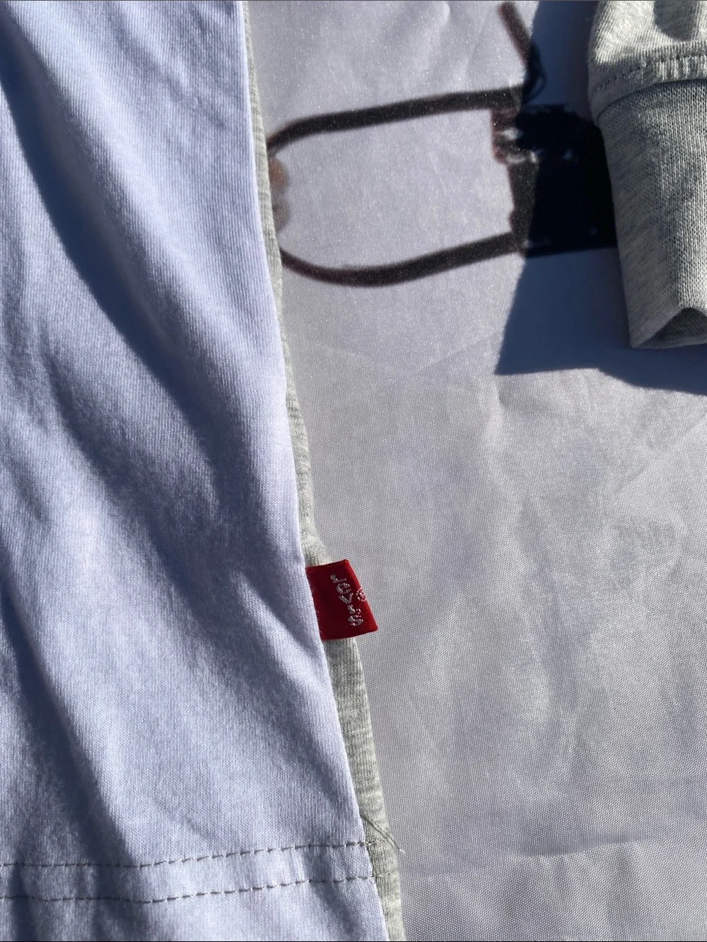 Levi's Kid's XL (13-15 YOld) Long Sleeve Colorblock Graphic Tee - Gray/Red/White